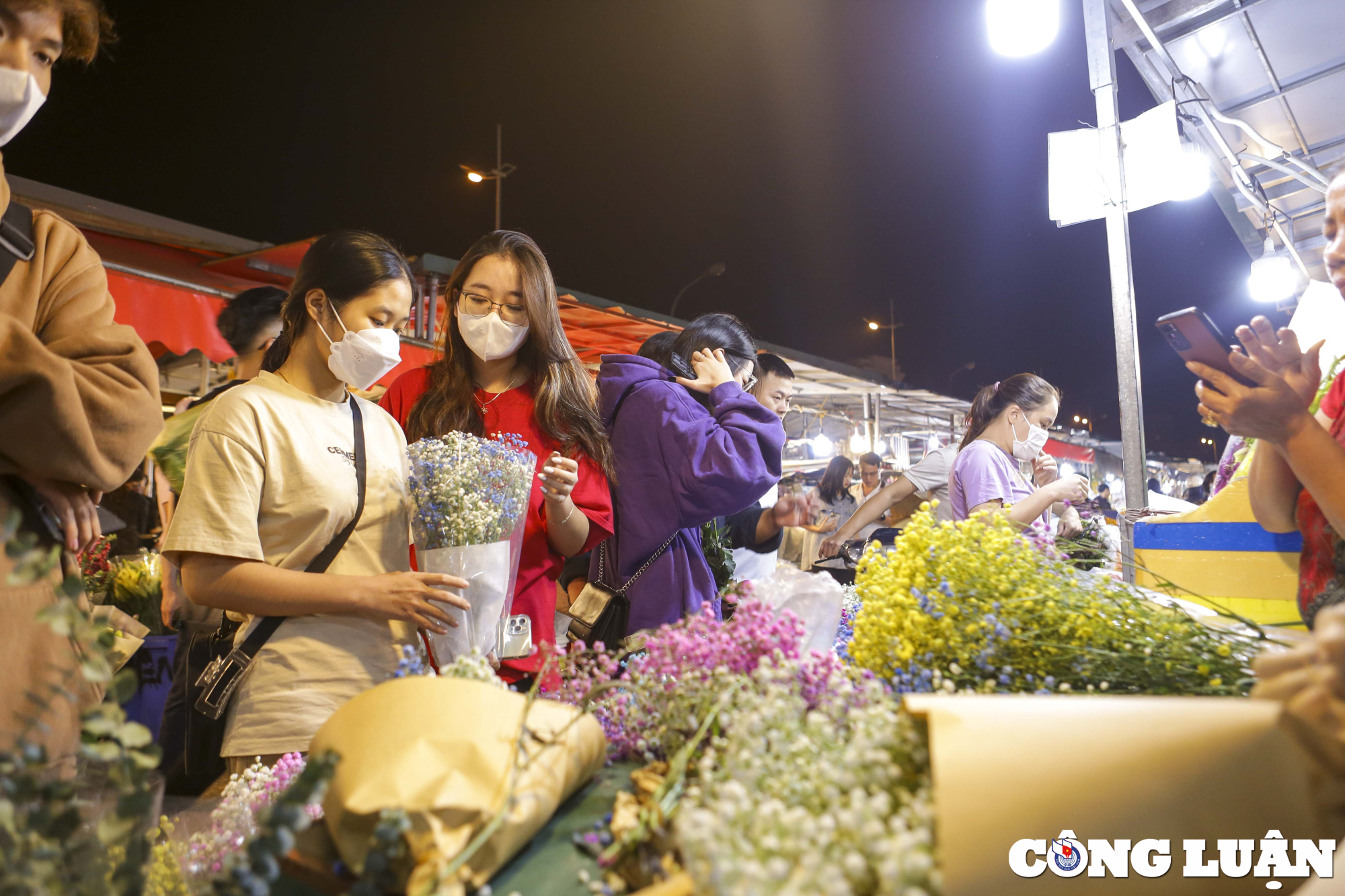 ha noi cho hoa quang an chat cung nguoi mua ke ban truoc ngay 20 10 hinh 11