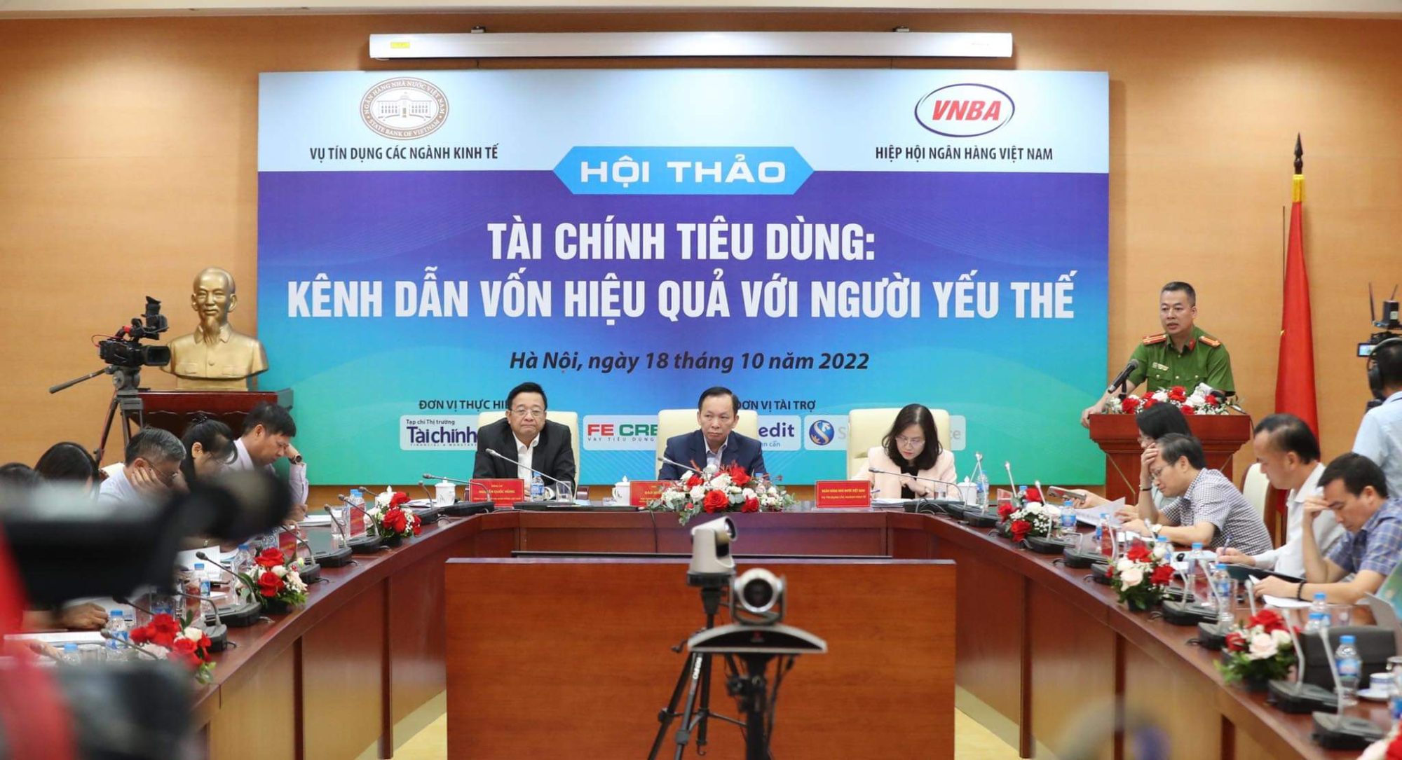 tim giai phap thuc day tin dung tieu dung chinh thuc huong toi day lui tin dung den hinh 1