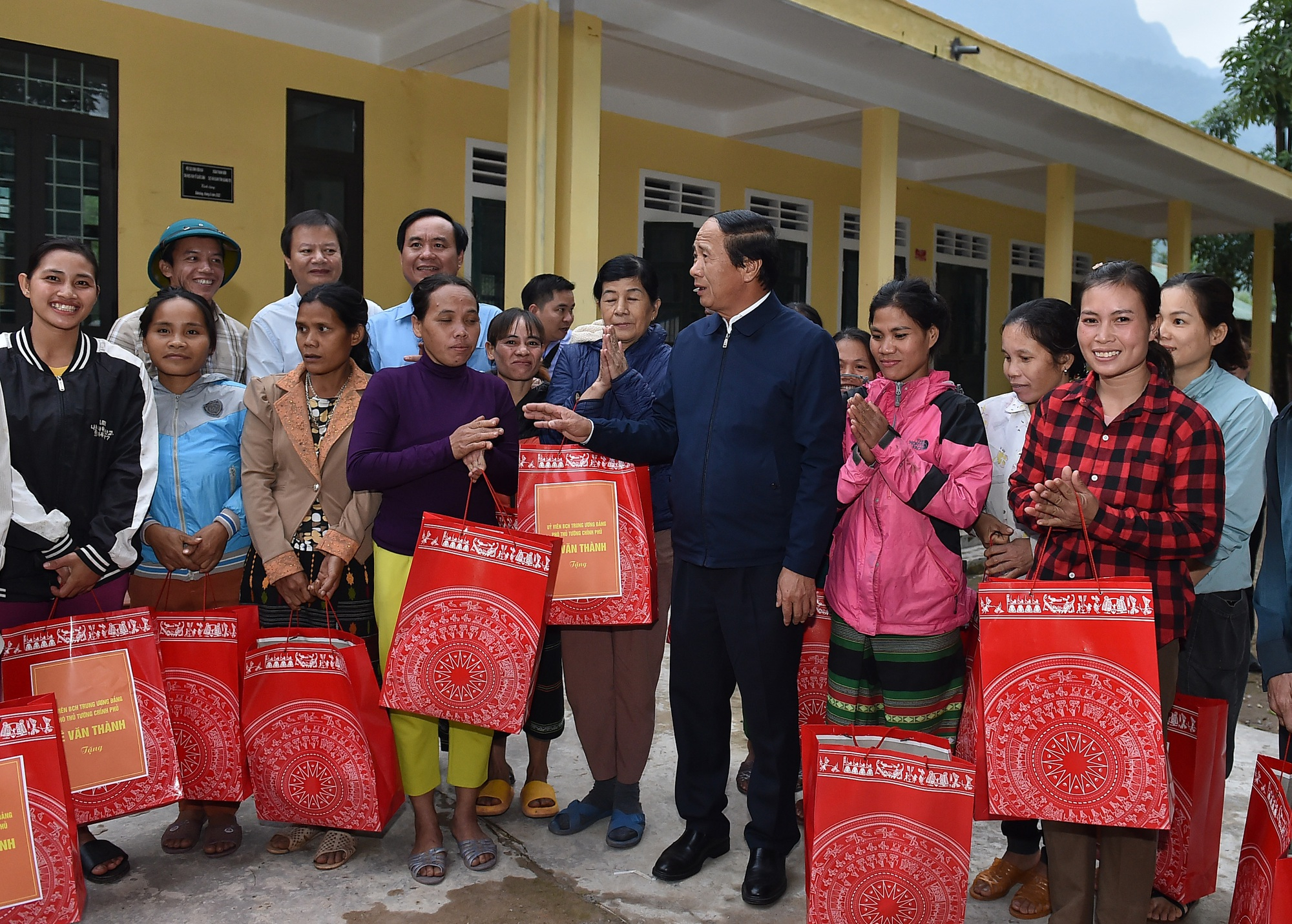 pho thu tuong le van thanh kiem tra cong tac khac phuc hau qua mua lu tai mien trung hinh 4