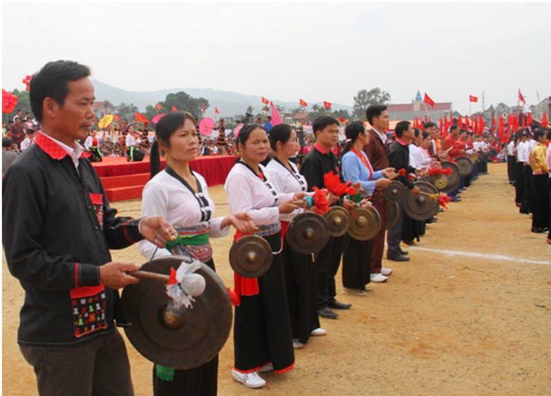 dang huong tuong niem cac vua hung trong ngay hoi van hoa cac dan toc tay bac 2022 hinh 3