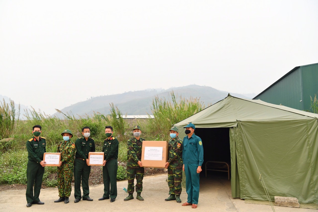 nha bao hoang truong giang tu thien chang chung to minh dac biet hay minh gioi dau hinh 10