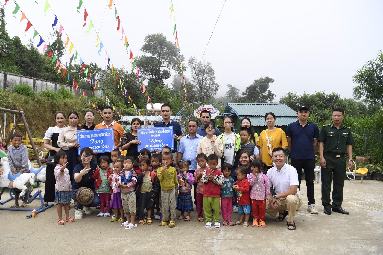 nha bao hoang truong giang tu thien chang chung to minh dac biet hay minh gioi dau hinh 15