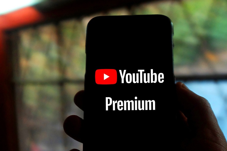 Gói cước YouTube Premium gia đình: Gói cước YouTube Premium gia đình sẽ giúp cho gia đình bạn được tận hưởng mọi chức năng của YouTube Premium với chi phí thấp hơn. Với tính năng chia sẻ tài khoản, tất cả thành viên trong gia đình có thể truy cập YouTube Premium và tận hưởng những lợi ích từ nó. Hãy đăng ký gói cước YouTube Premium gia đình để cả nhà bạn thưởng thức những nội dung giải trí tốt nhất từ YouTube.