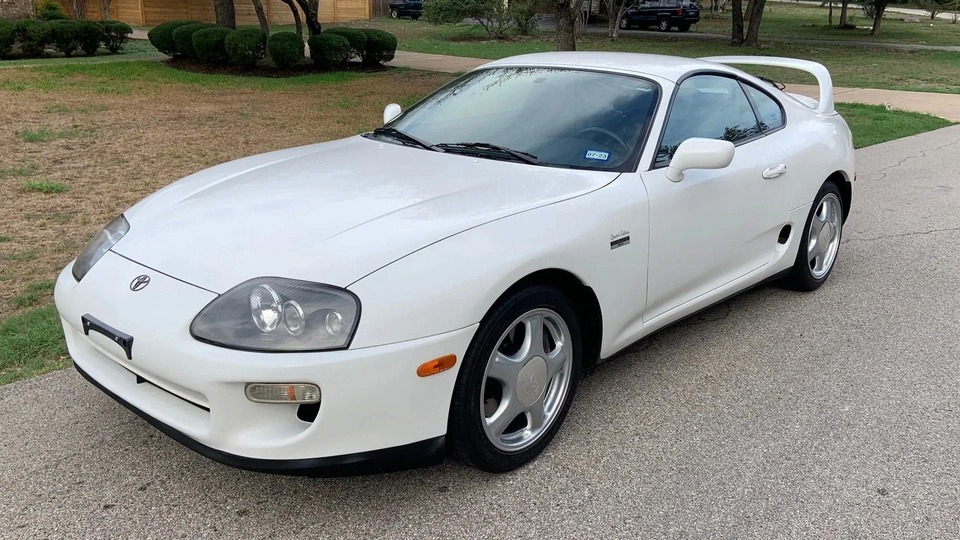 toyota supra 15 nam tuoi duoc ban voi gia gan 75000 usd hinh 1