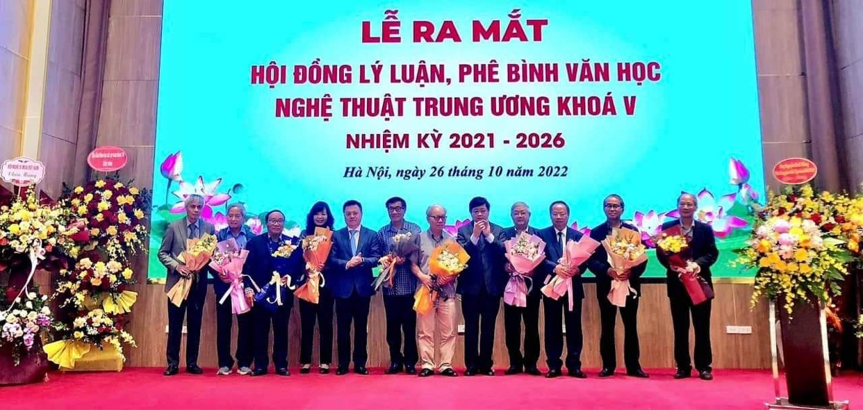 ra mat hoi dong ly luan phe binh van hoc nghe thuat trung uong khoa v nhiem ky 2021  2026 hinh 2