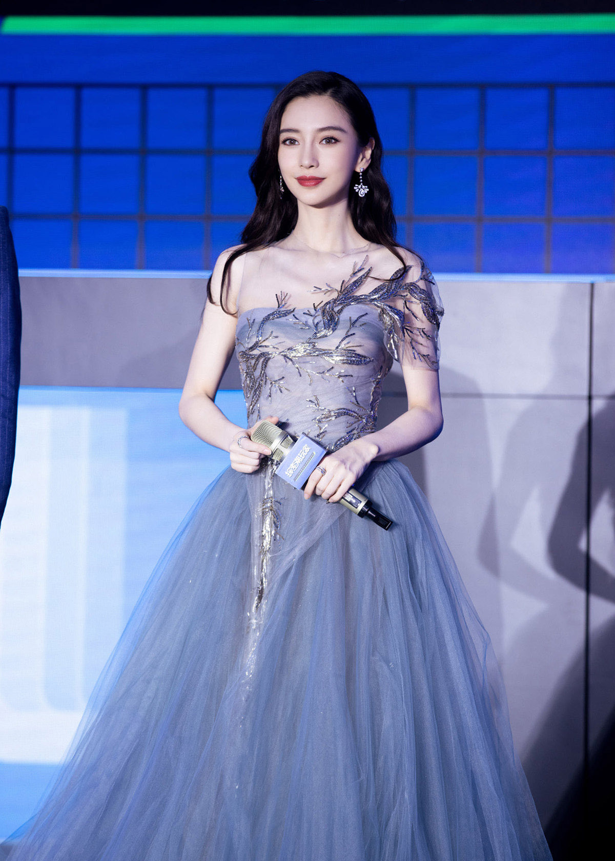 angelababy so buoc vao vuon yeu sau khi chia tay huynh hieu minh hinh 3