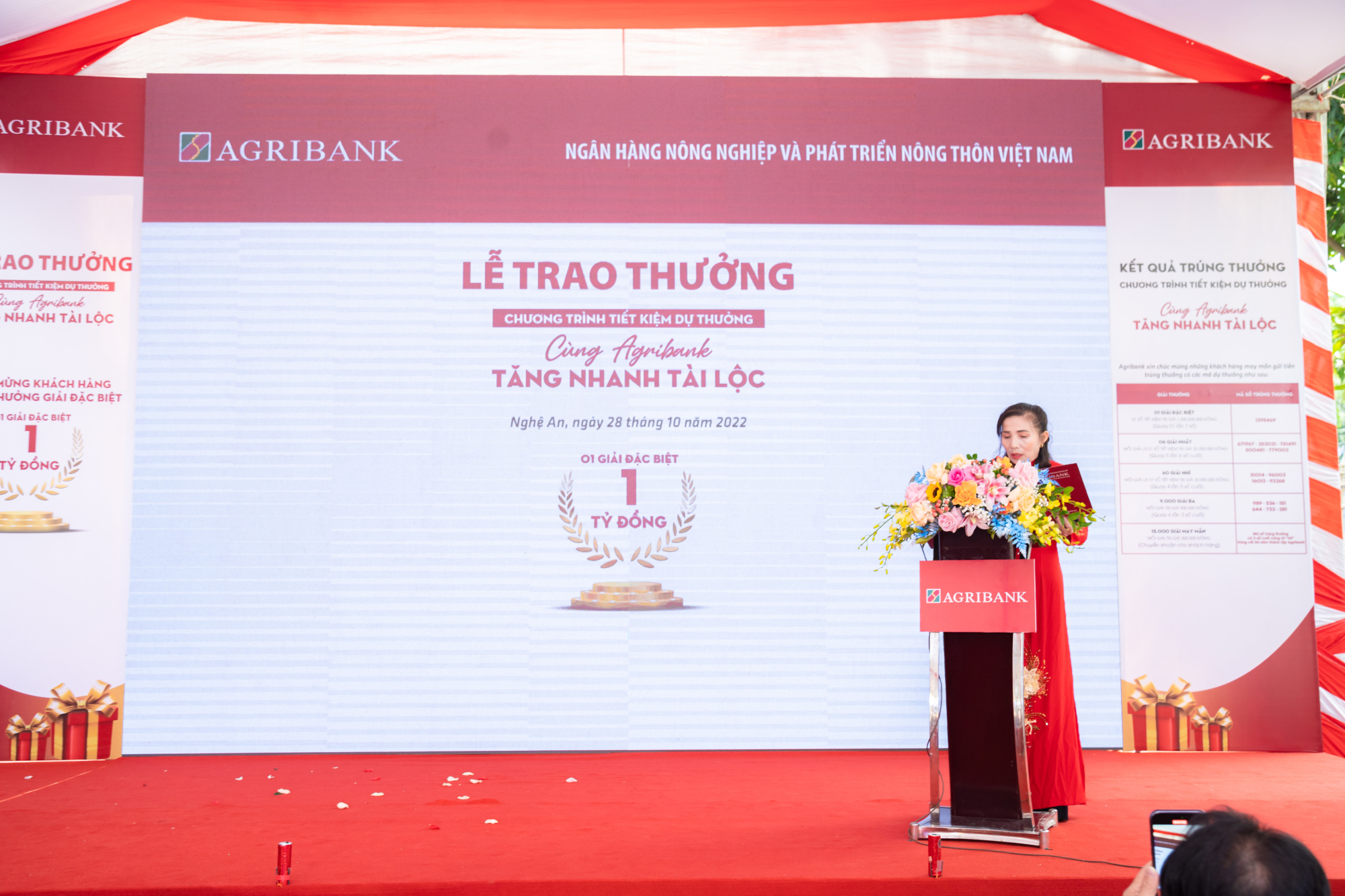 agribank trao tang tiep 01 ty dong cho khach hang gui tien tiet kiem hinh 4