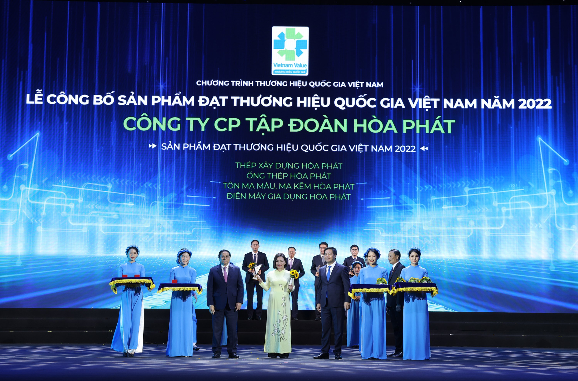 tap doan hoa phat 6 lan lien tiep duoc vinh danh thuong hieu quoc gia hinh 1