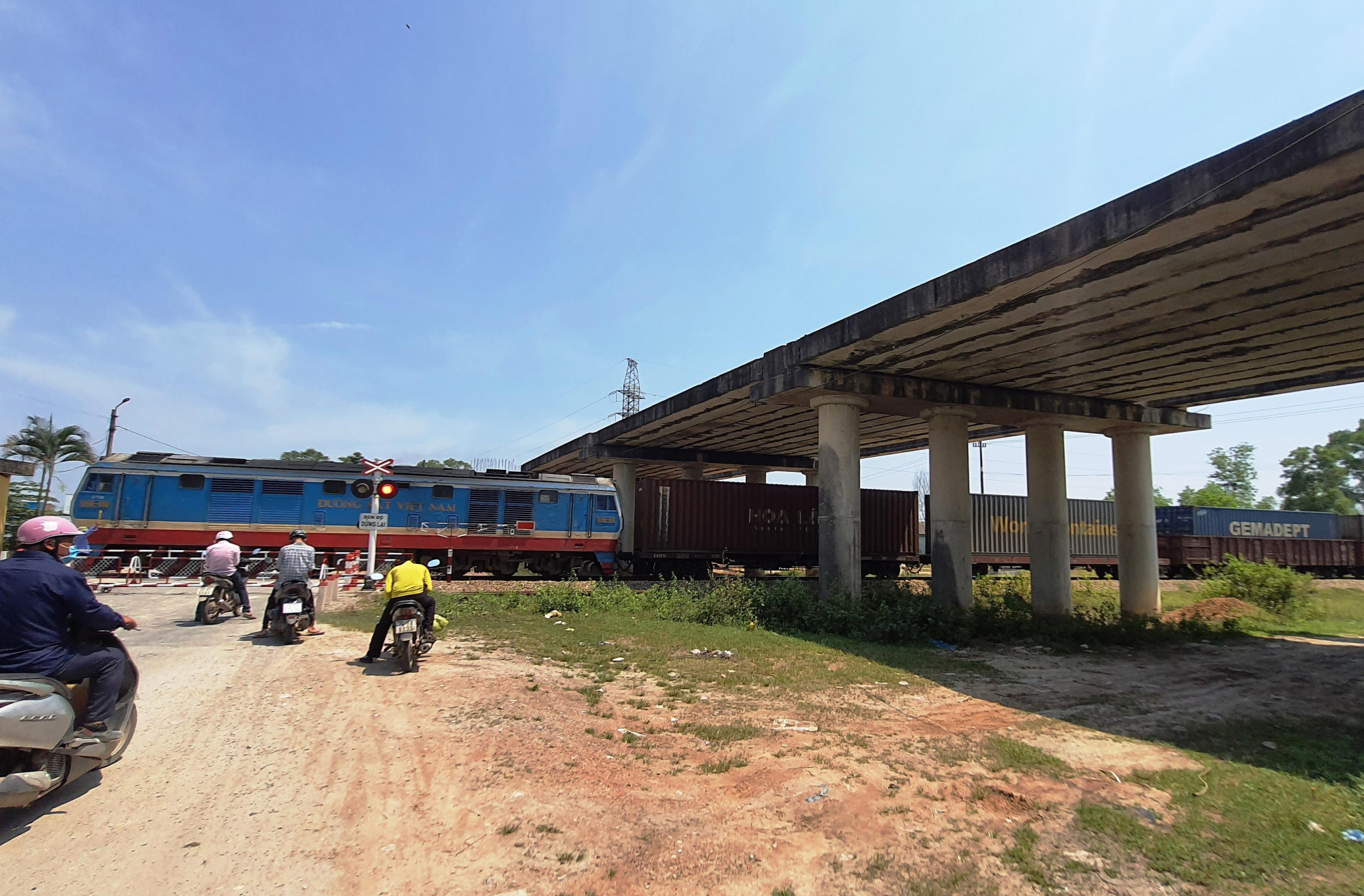 dau tu xay dung nhieu cau vuot duong sat tren tuyen ha noi  tpho chi minh hinh 1