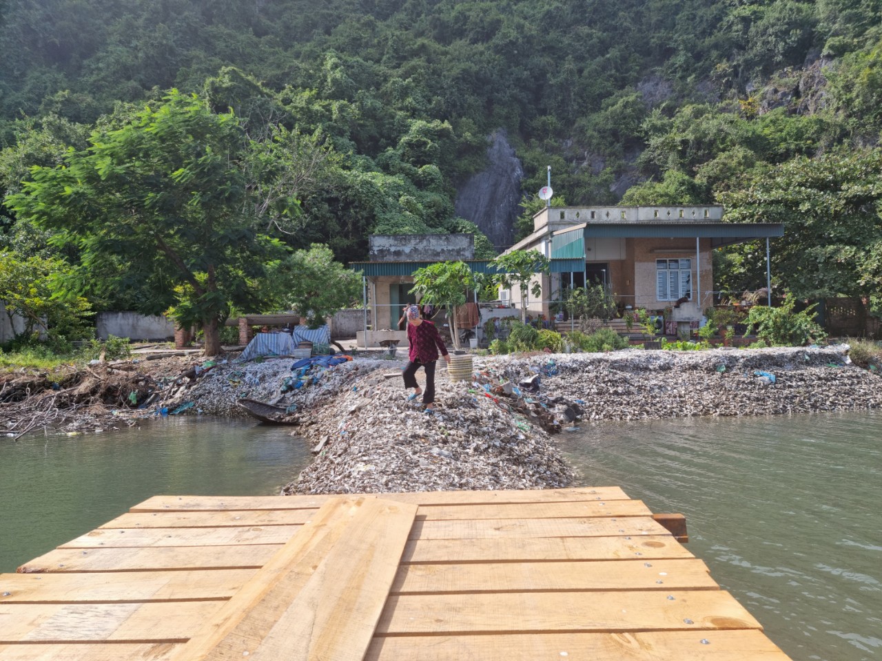 tp cam pha quang ninh nguoi dan keu cuu vi bi doanh nghiep phong toa loi di hinh 4