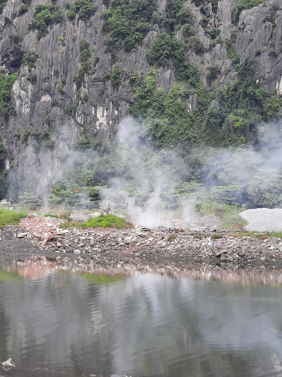 tp cam pha quang ninh nguoi dan keu cuu vi bi doanh nghiep phong toa loi di hinh 8