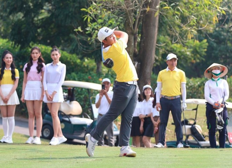 golfer nguyen anh minh lap ky luc tai giai tien phong golf championship hinh 2