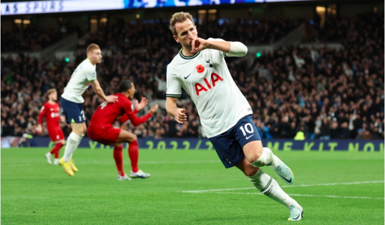 salah khien tottenham om han tren san nha tai vong 15 ngoai hang anh hinh 4