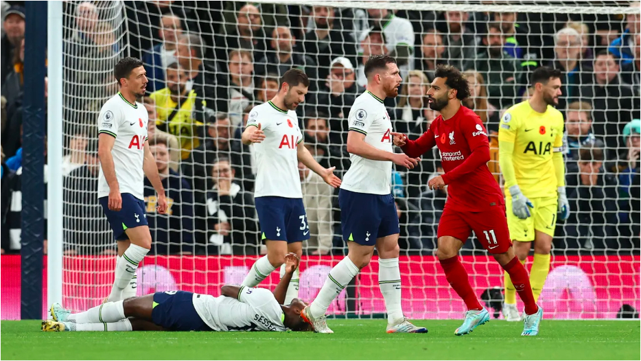 salah khien tottenham om han tren san nha tai vong 15 ngoai hang anh hinh 2