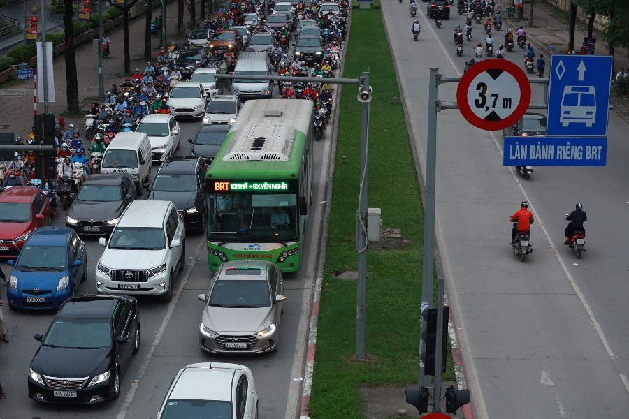 ha noi buyt nhanh brt giup giam un tac giao thong hinh 1