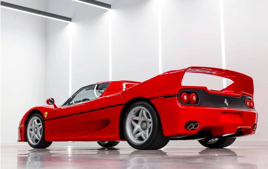 ferrari f50 duoc ban dau gia du kien thu ve 65 trieu usd hinh 2