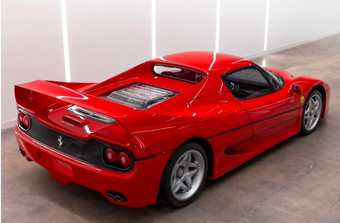 ferrari f50 duoc ban dau gia du kien thu ve 65 trieu usd hinh 4