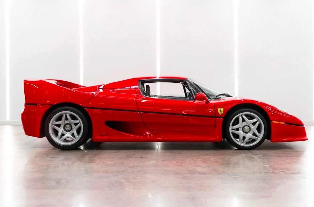 ferrari f50 duoc ban dau gia du kien thu ve 65 trieu usd hinh 5