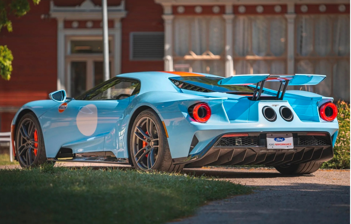 ford gt voi mau son doc duoc ban dau gia du kien gan 1 trieu usd hinh 2