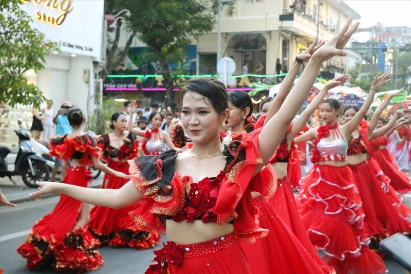 hue huong toi muc tieu tro thanh thanh pho festival cua viet nam hinh 2