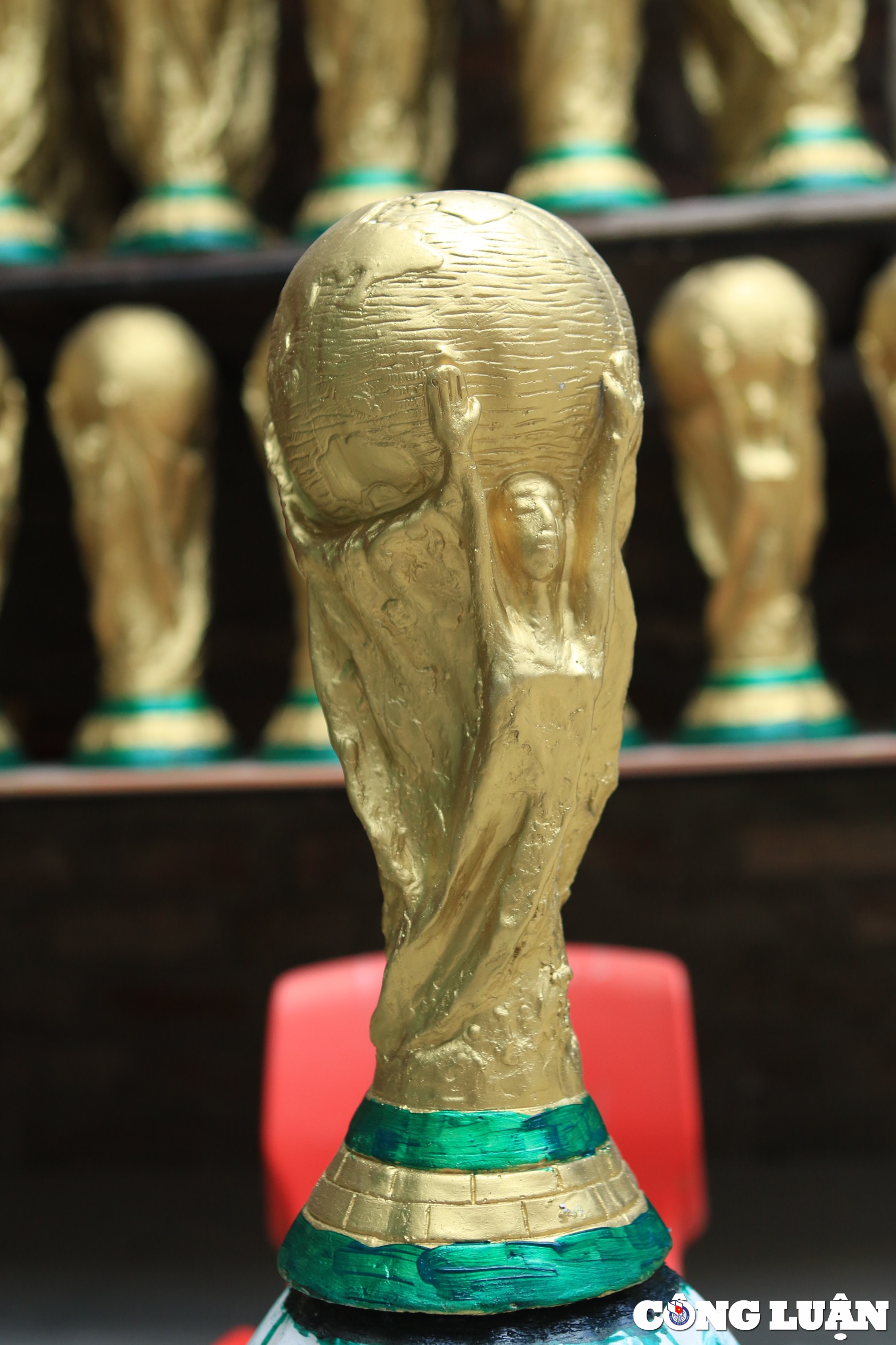 Cúp World Cup 2022 làm bằng gì và nặng bao nhiêu  CareerBuildervn