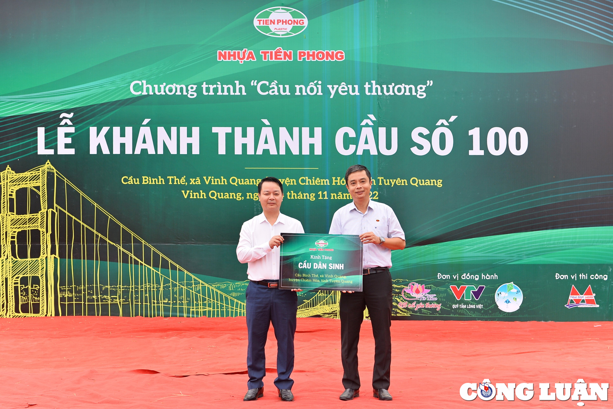 nhua tien phong khanh thanh cau noi yeu thuong so 100 hinh 2