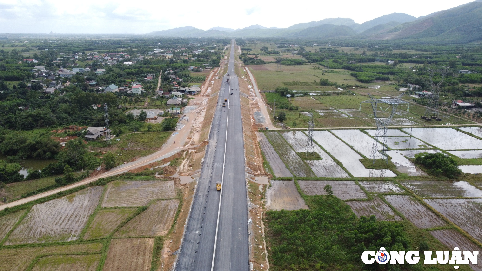 som hoan thanh dong bo cac hang muc tren tuyen cao toc cam lo  la son hinh 1