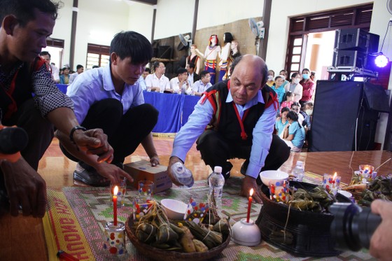 doc dao tet nga ra cua nguoi cor o quang ngai hinh 6