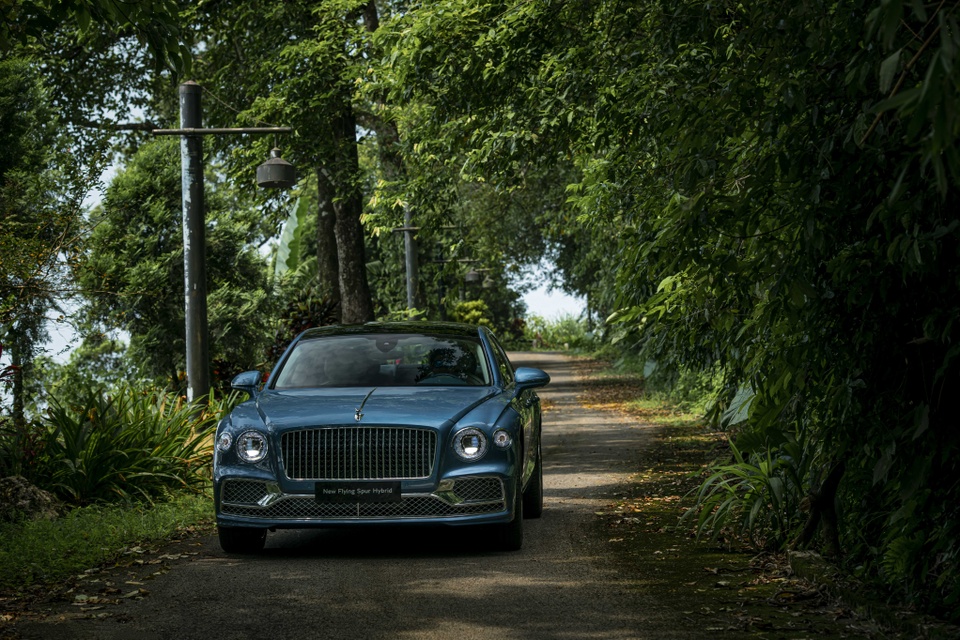 bentley flying spur hybrid ra mat tai viet nam gia tu 168 ty dong hinh 2