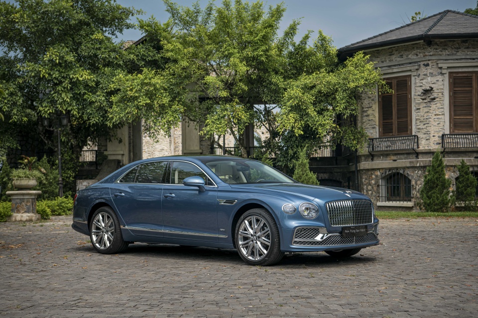 bentley flying spur hybrid ra mat tai viet nam gia tu 168 ty dong hinh 1