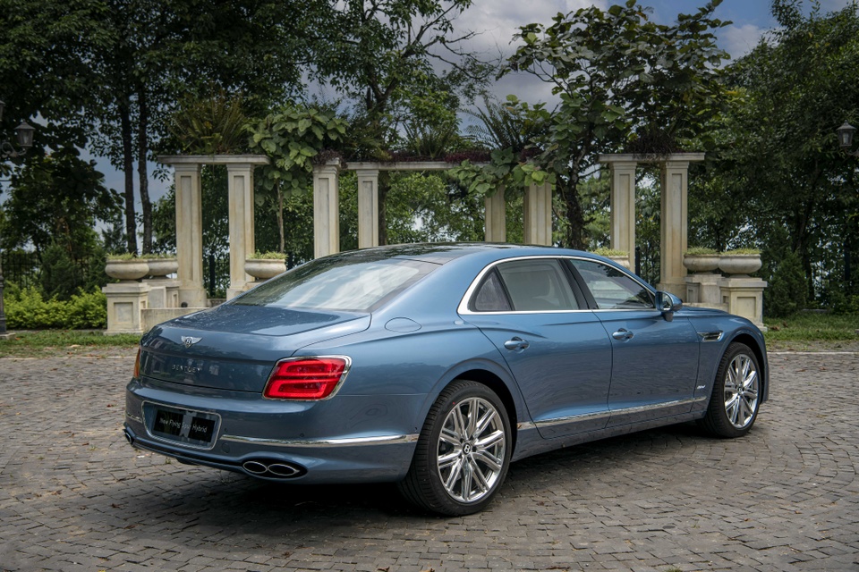 bentley flying spur hybrid ra mat tai viet nam gia tu 168 ty dong hinh 3