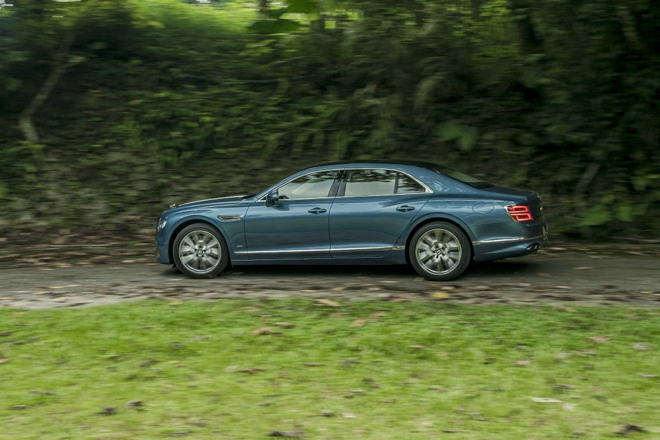 bentley flying spur hybrid ra mat tai viet nam gia tu 168 ty dong hinh 6