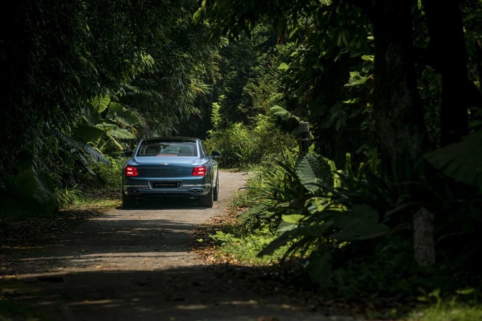 bentley flying spur hybrid ra mat tai viet nam gia tu 168 ty dong hinh 9