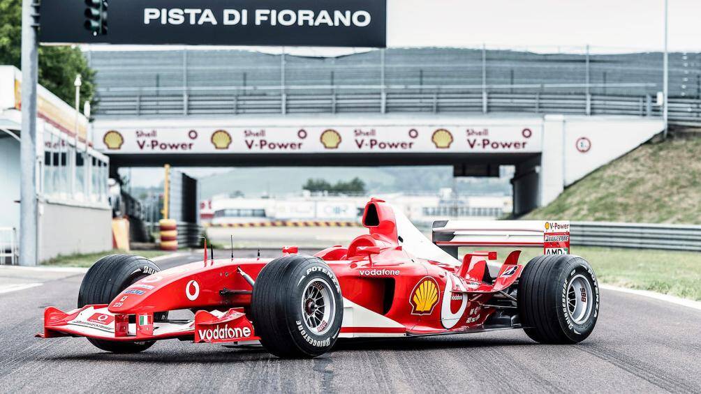 xe dua ferrari f2003 cua tay lai huyen thoai michael schumacher duoc ban dau gia hinh 1