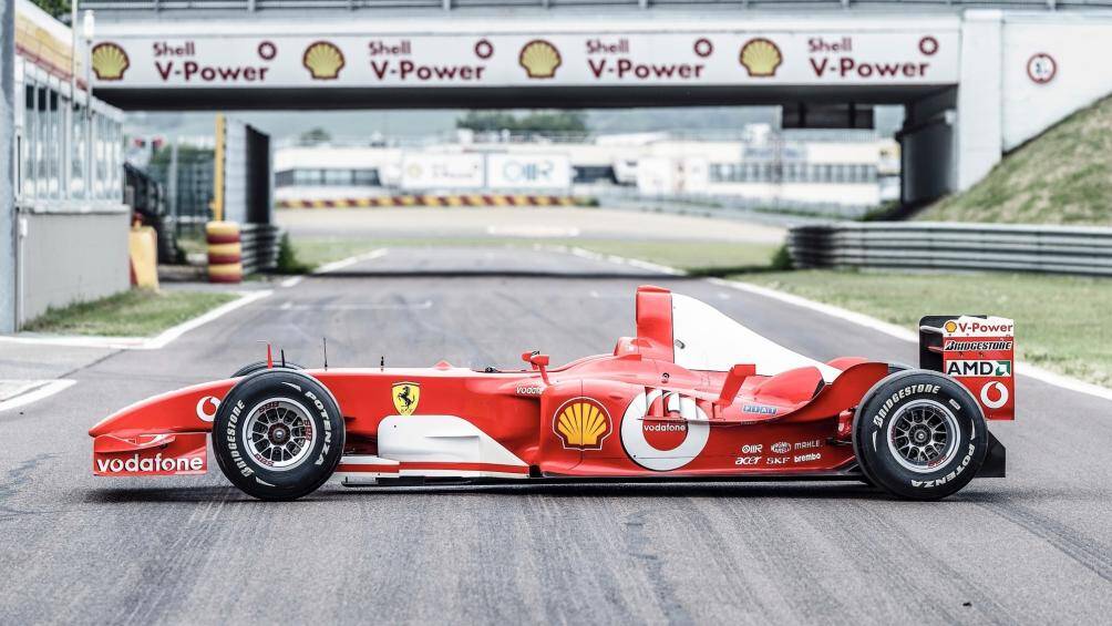 xe dua ferrari f2003 cua tay lai huyen thoai michael schumacher duoc ban dau gia hinh 4