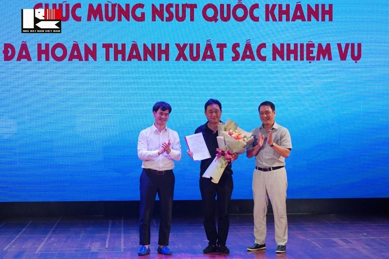 nsut quoc khanh nghi huu dong nghiep ho chuc lay vo hinh 1