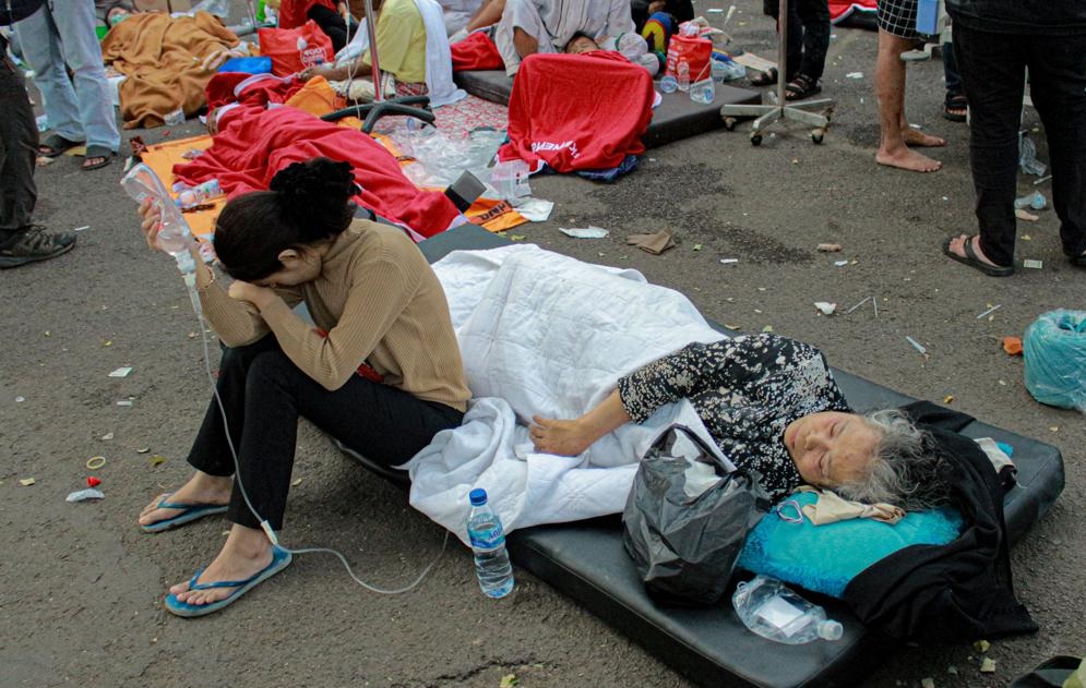 dong dat o indonesia so nguoi thiet mang tang len hon 160 hinh 1