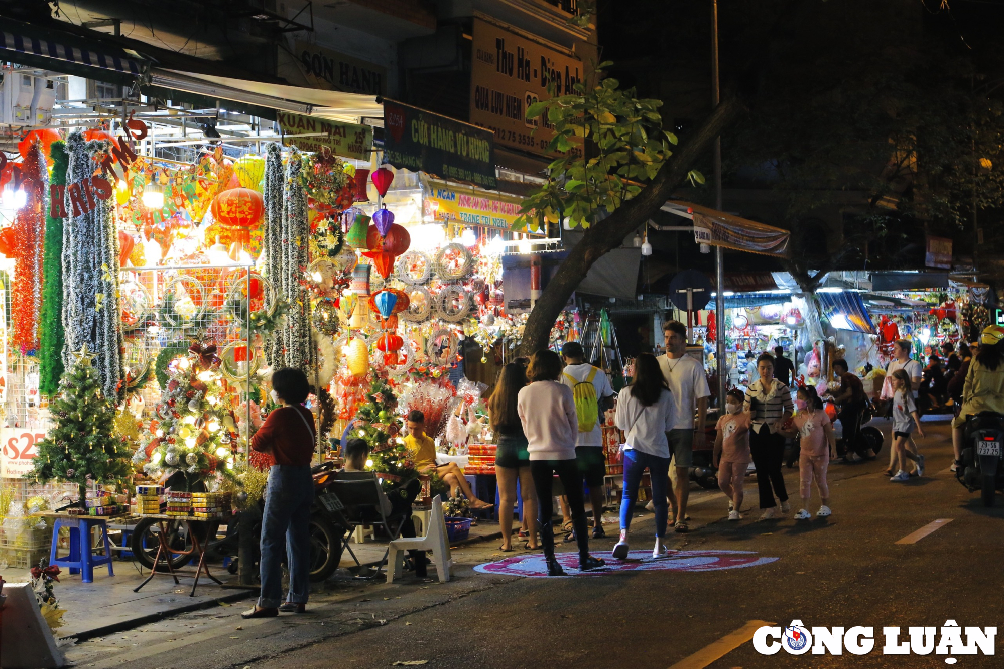 pho hang ma lung linh sac mau truoc them le giang sinh hinh 4