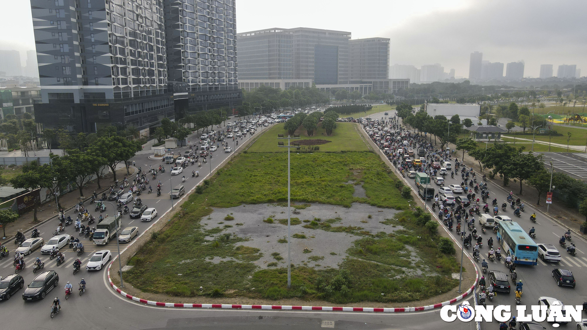 ha noi un u giao thong huong chau van liem  le quang dao ngay dau thi diem phan luong hinh 14