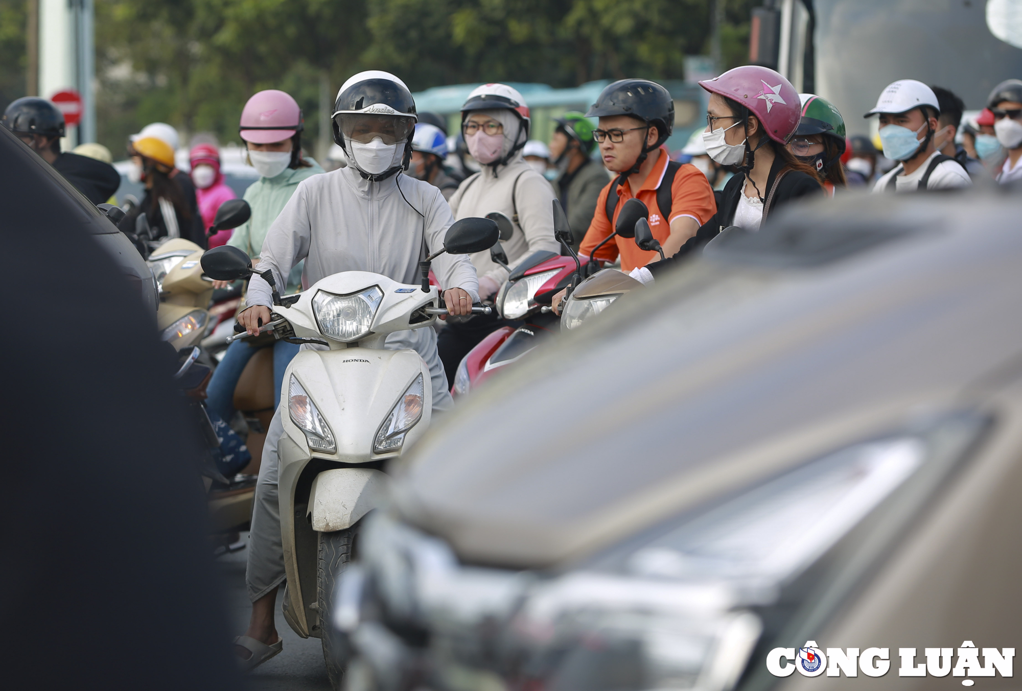 ha noi un u giao thong huong chau van liem  le quang dao ngay dau thi diem phan luong hinh 13