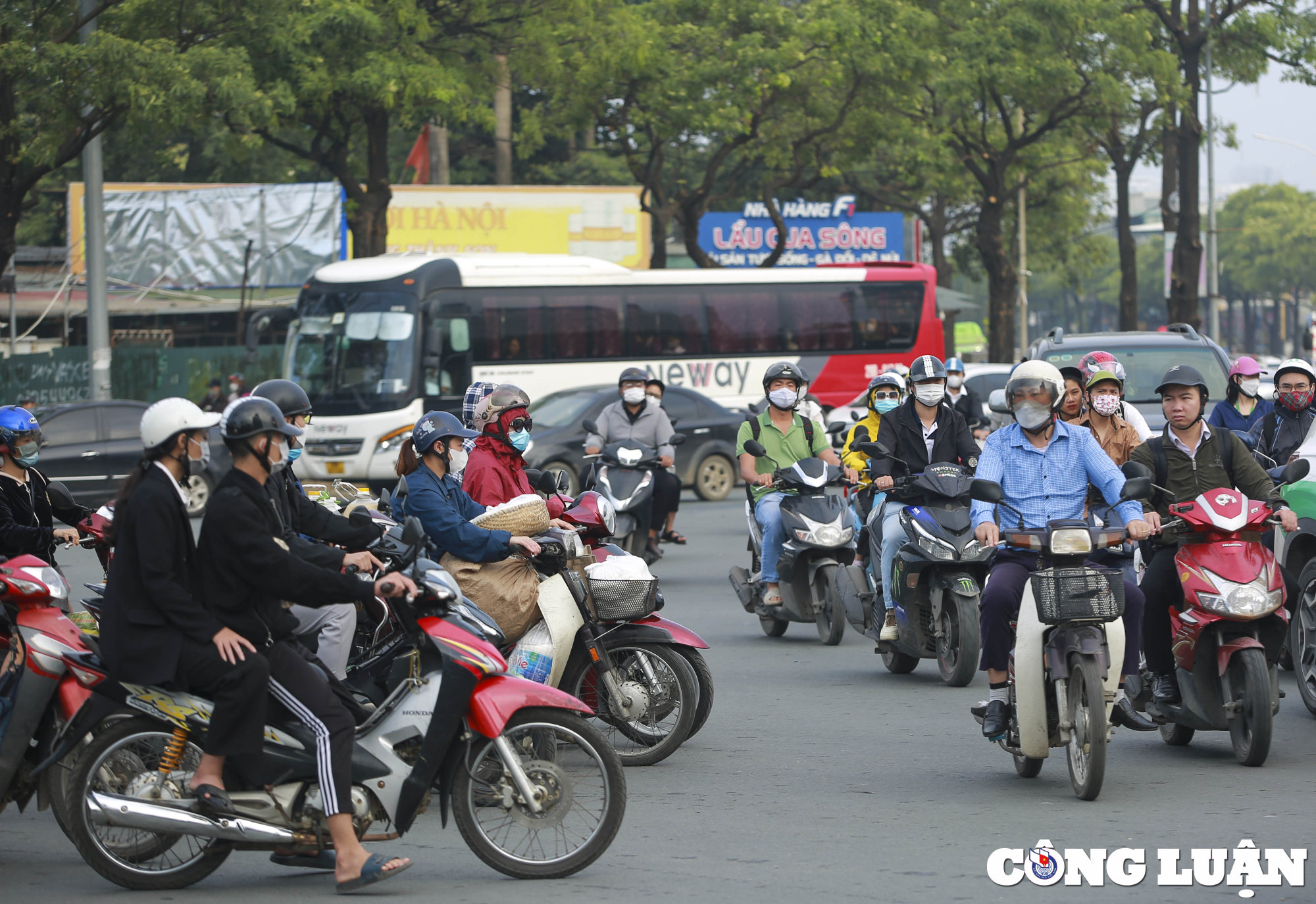 ha noi un u giao thong huong chau van liem  le quang dao ngay dau thi diem phan luong hinh 5