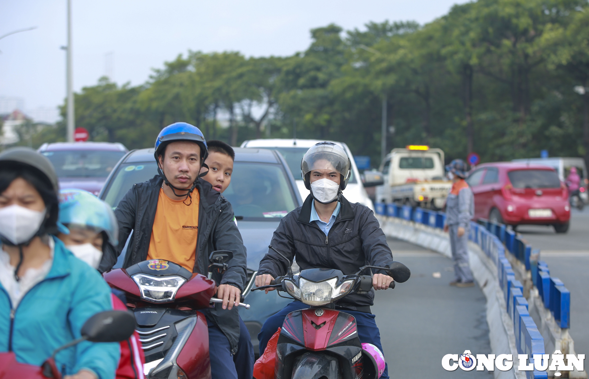 ha noi un u giao thong huong chau van liem  le quang dao ngay dau thi diem phan luong hinh 10