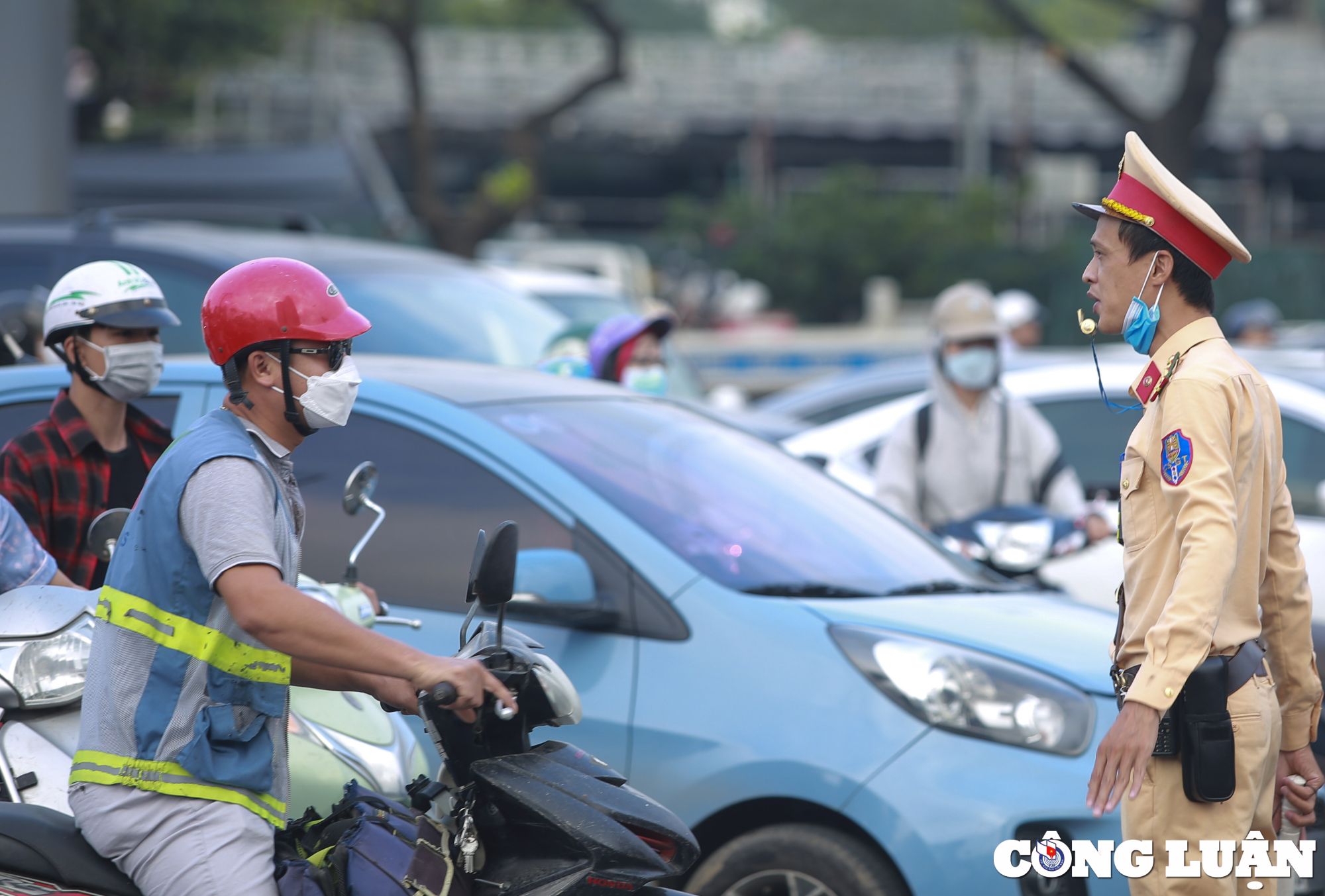 ha noi un u giao thong huong chau van liem  le quang dao ngay dau thi diem phan luong hinh 8