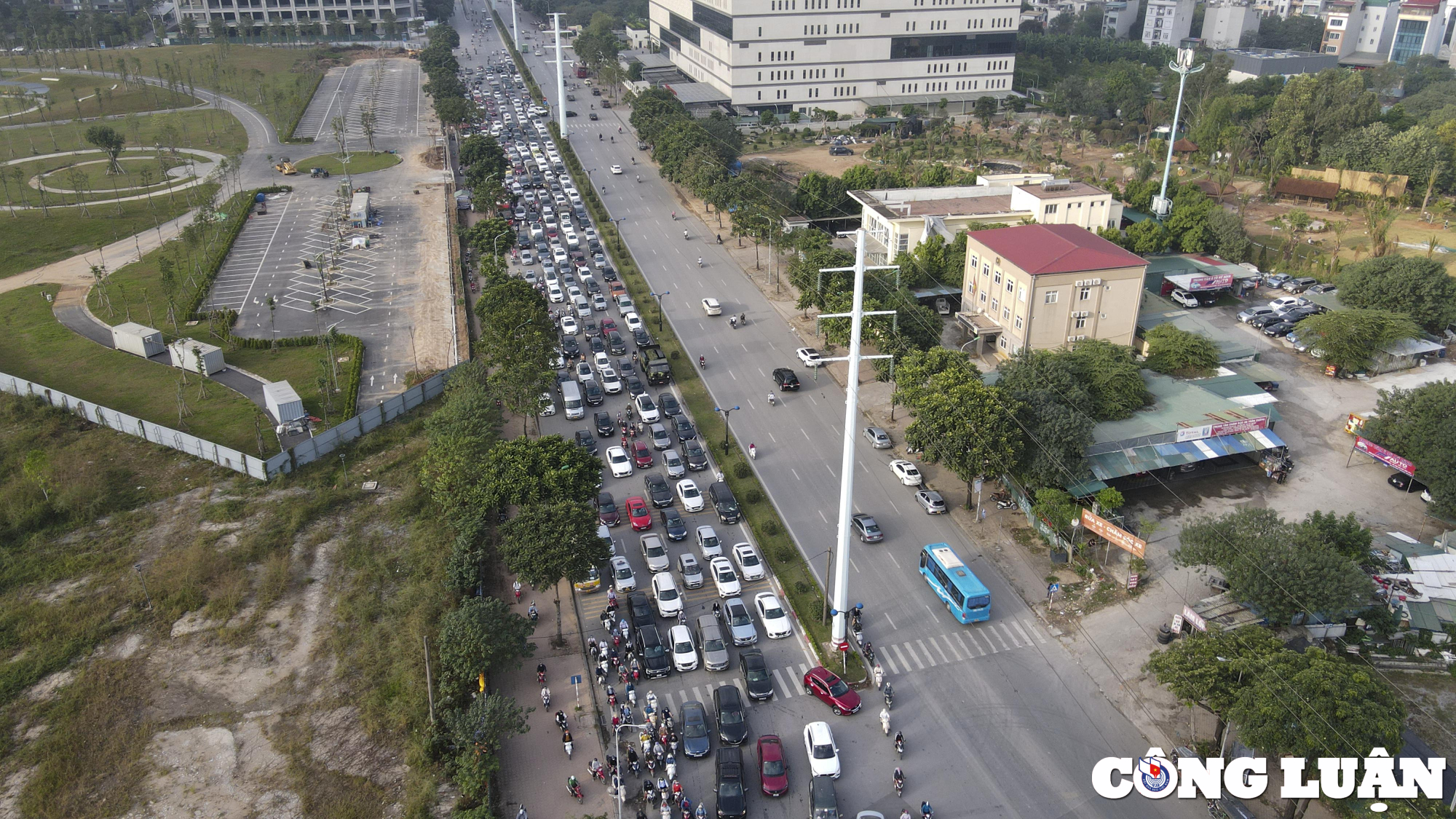 ha noi un u giao thong huong chau van liem  le quang dao ngay dau thi diem phan luong hinh 3