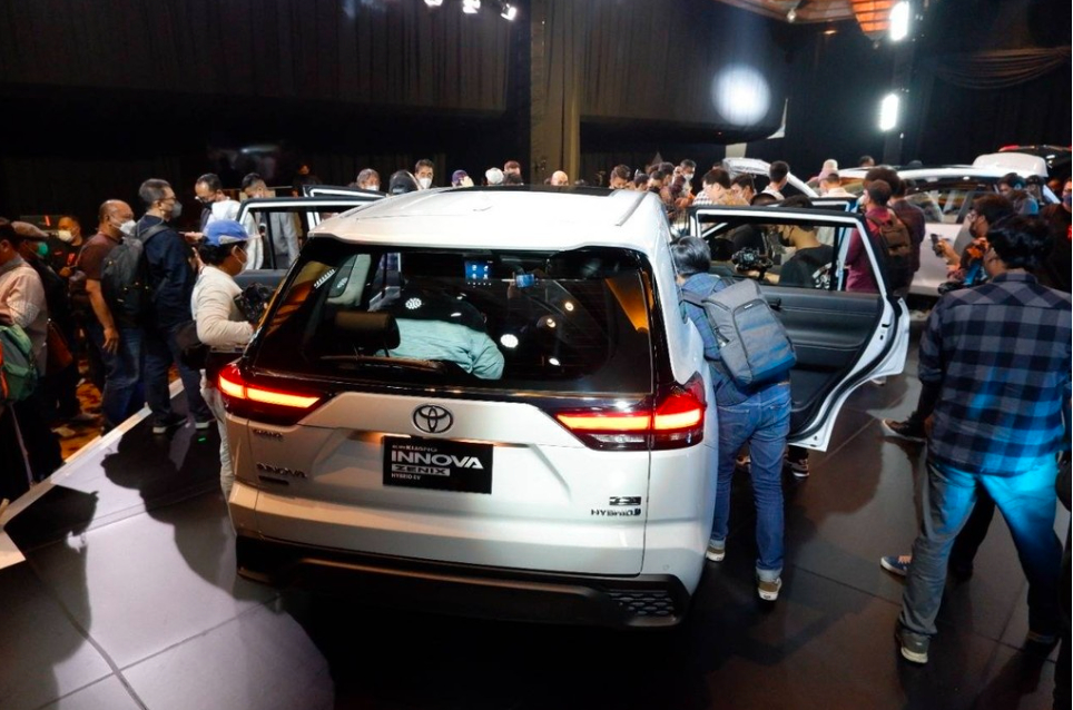 nguoi dung indonesia phai cho nua nam de nhan toyota innova 2023 hinh 2