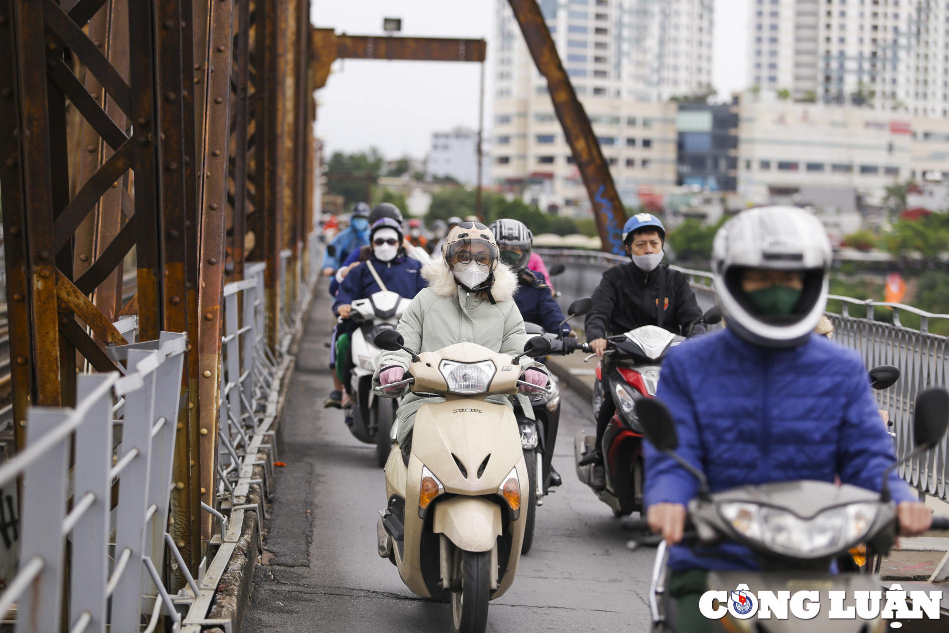 ha noi troi ret 15 do c nguoi dan ao am kin co ra duong hinh 8