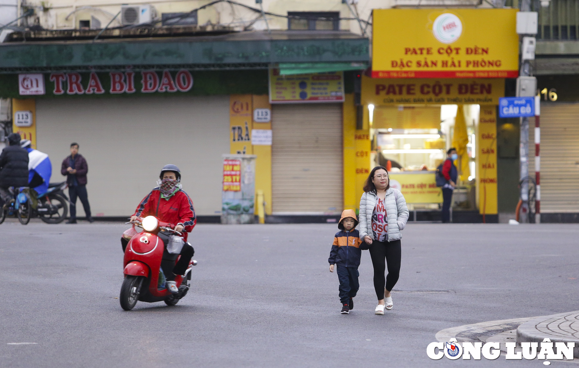 ha noi troi ret 15 do c nguoi dan ao am kin co ra duong hinh 7