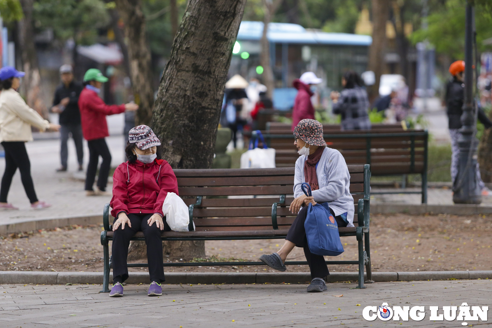 ha noi troi ret 15 do c nguoi dan ao am kin co ra duong hinh 6