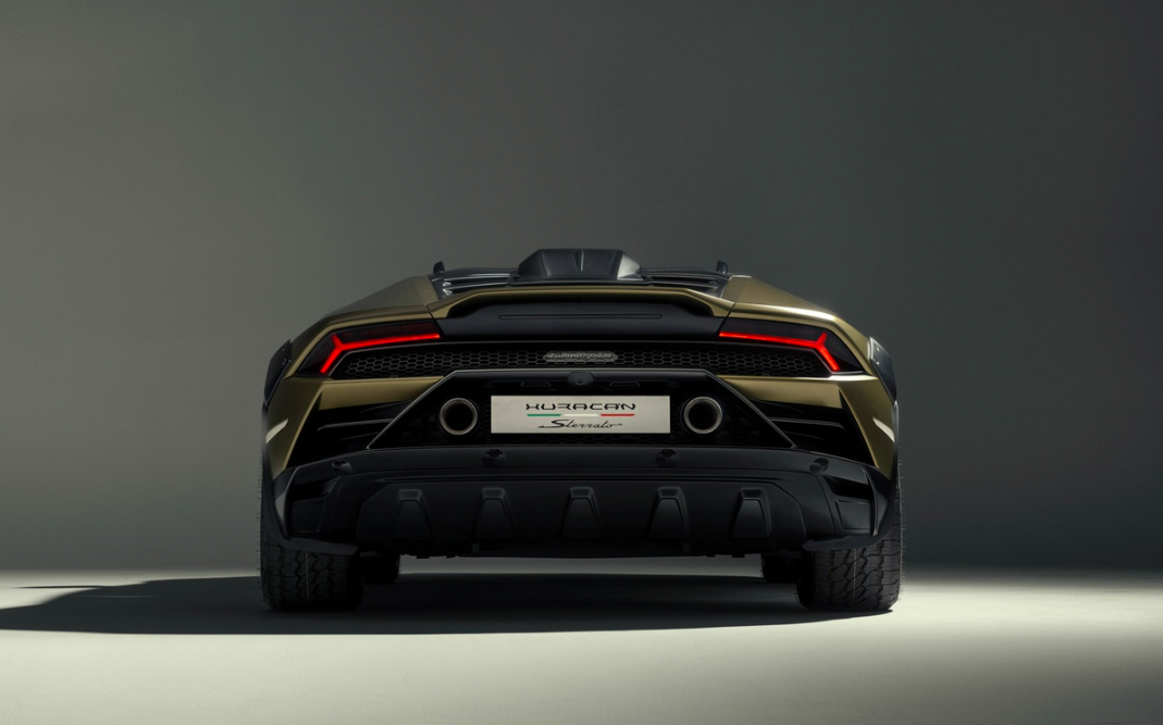 lamborghini huracan sterrato ra mat  sieu xe chay dia hinh hinh 4