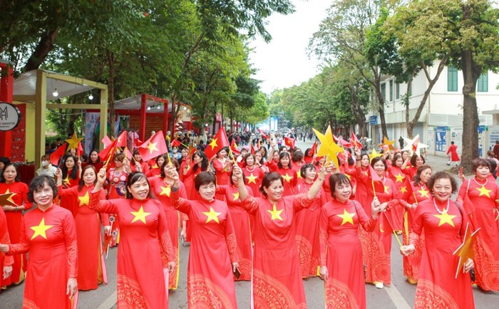 an tuong man dong dien ao dai cua 1000 phu nu thu do hinh 2